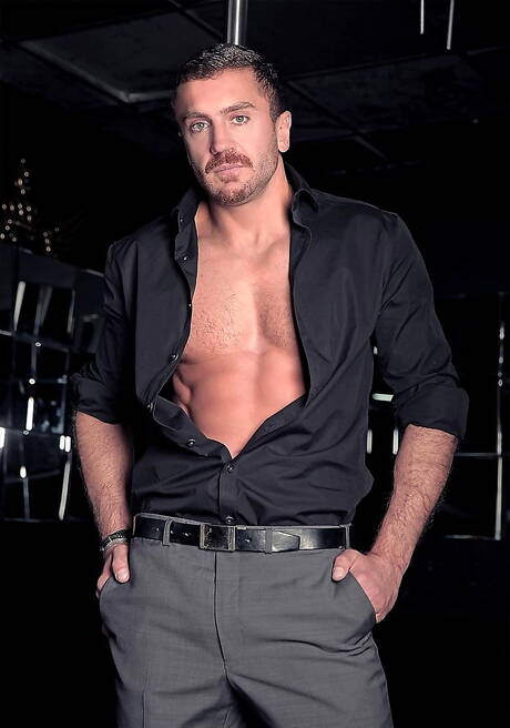 Latin strong bull Emir Boscatto and spanish strong bull Pietro Duarte have a hot sex