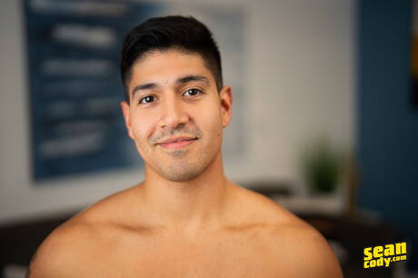 Latin husky guy Paco Colombiano posing naked outside