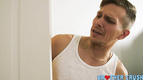 Canadian tough guy Ethan Chase and twink William Sawyer have a hot couple sex