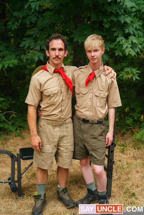 American well-built Greg Mckeon and twink Drew fuck after blowjob outside