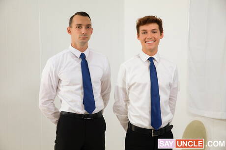 American twink Jack Bailey and young Johnny B in hot anal sex