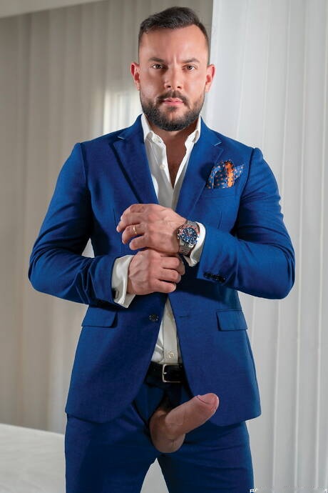 Dani Robles, Sir Peter, Zac Johnson, Babylon Prince in male gangbang outdoor