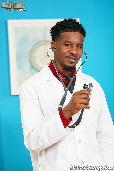 Hot guys Michael Del Ray, Noah Pain and Knockout have 3some interracial anal sex