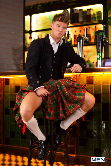 English strongman Paddy Obrian and irish hunk Dean Young have a hot couple sex