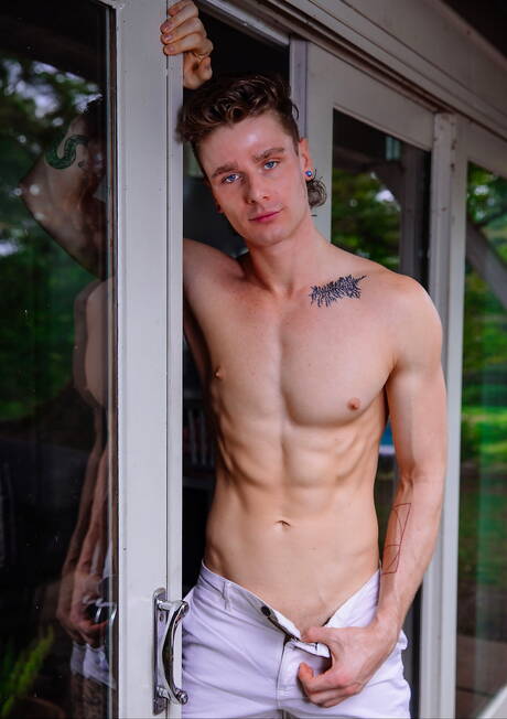 Hot americans, young dude Nick Floyd and husky guy Travis Stevens have a good anal sex outdoor