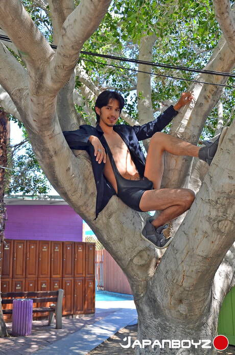 American young dude Rave Hardick posing naked and showing nice butt outside