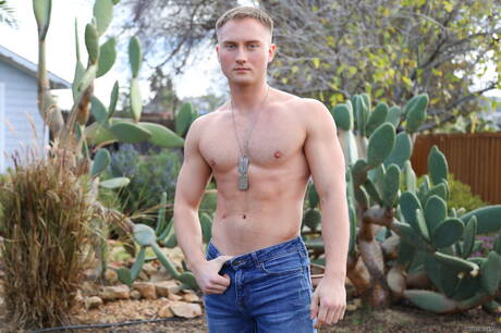 Hot american boys hunk Daniel Evans and hunk Andrew Delta have a good anal sex outdoor