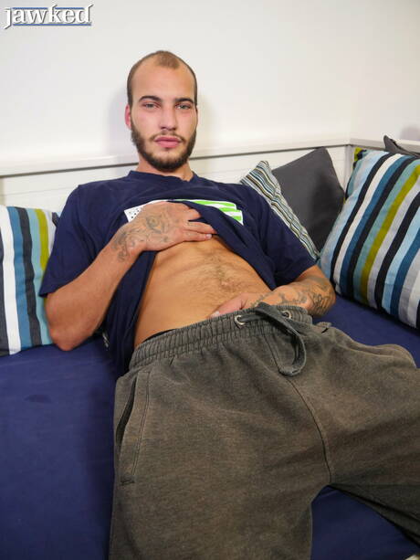 American pretty boy Alan Davis get naked and showing hot butt