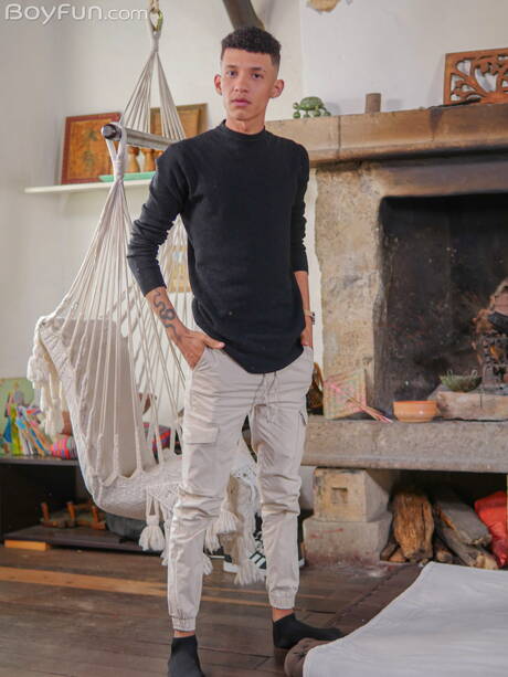 Twink Liam Fox posing naked