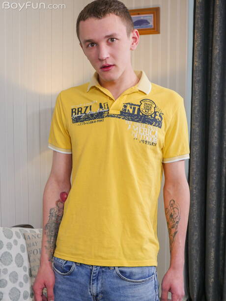 Pretty boy Tim Gottfrid undressing and showing nice butt