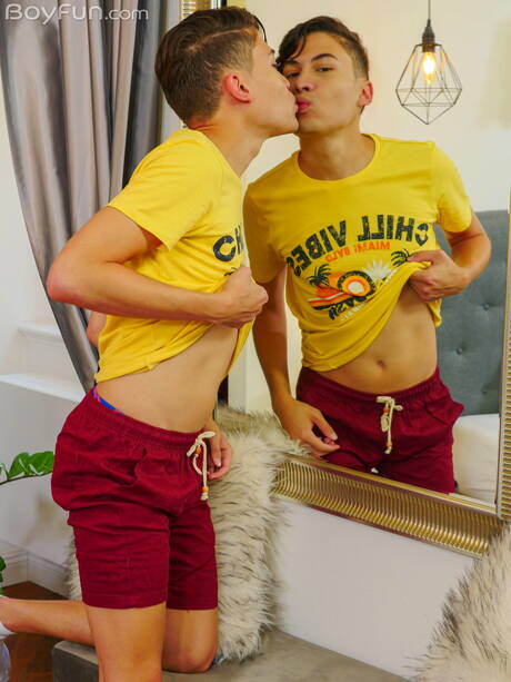 Latin young boy Danny Bianchi posing naked and showing his ass