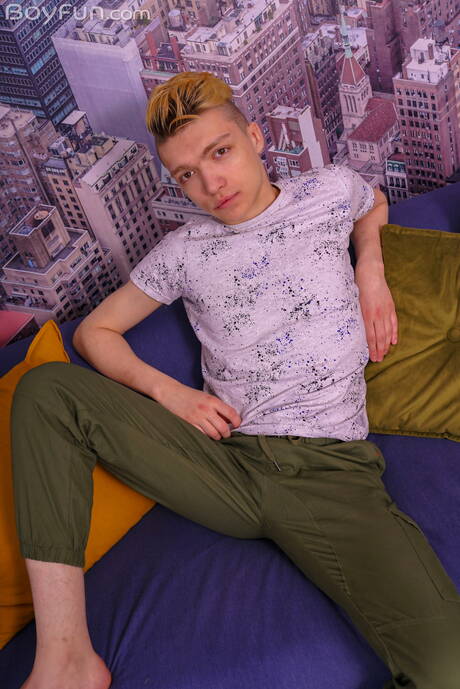 Pretty boy Mike Steed in hard anal sex